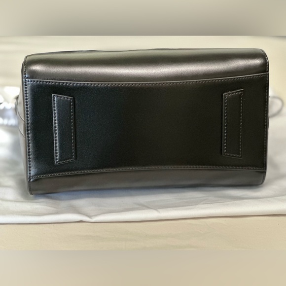 Givenchy Small Antigona in Shiny Lord Calfskin Leather - Picture 4 of 8